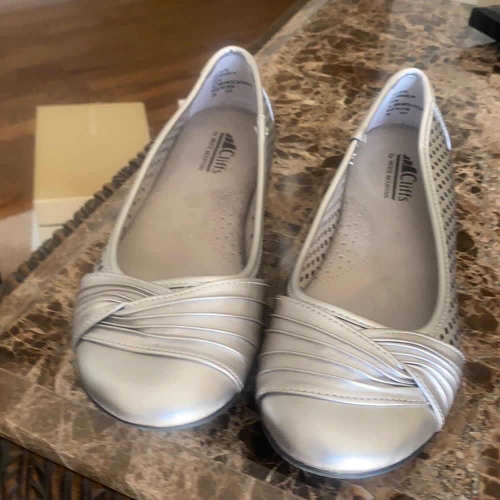 New N/tag   Cliffs flat shoes